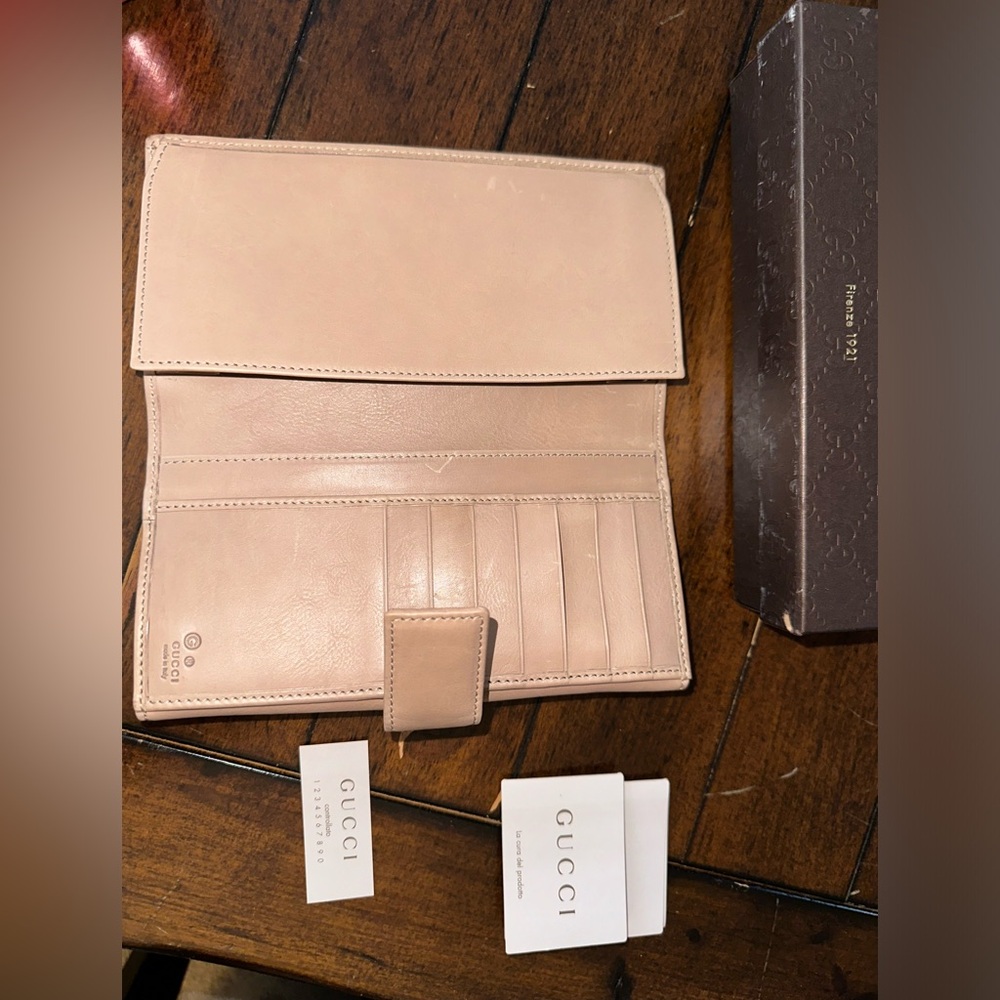Nude Gucci Wallet never used - Picture 4 of 4